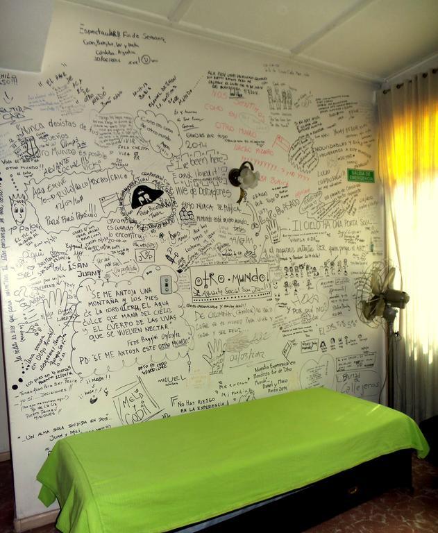 Hostel Otro Mundo Capdevila Bagian luar foto