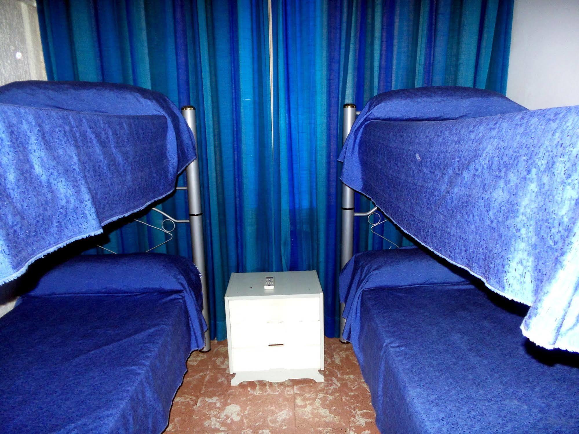 Hostel Otro Mundo Capdevila Bagian luar foto