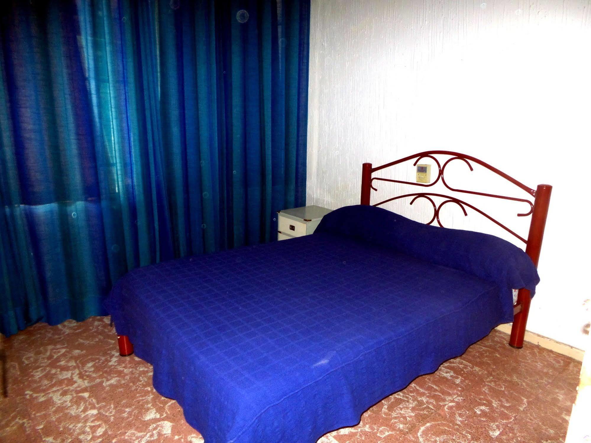 Hostel Otro Mundo Capdevila Bagian luar foto