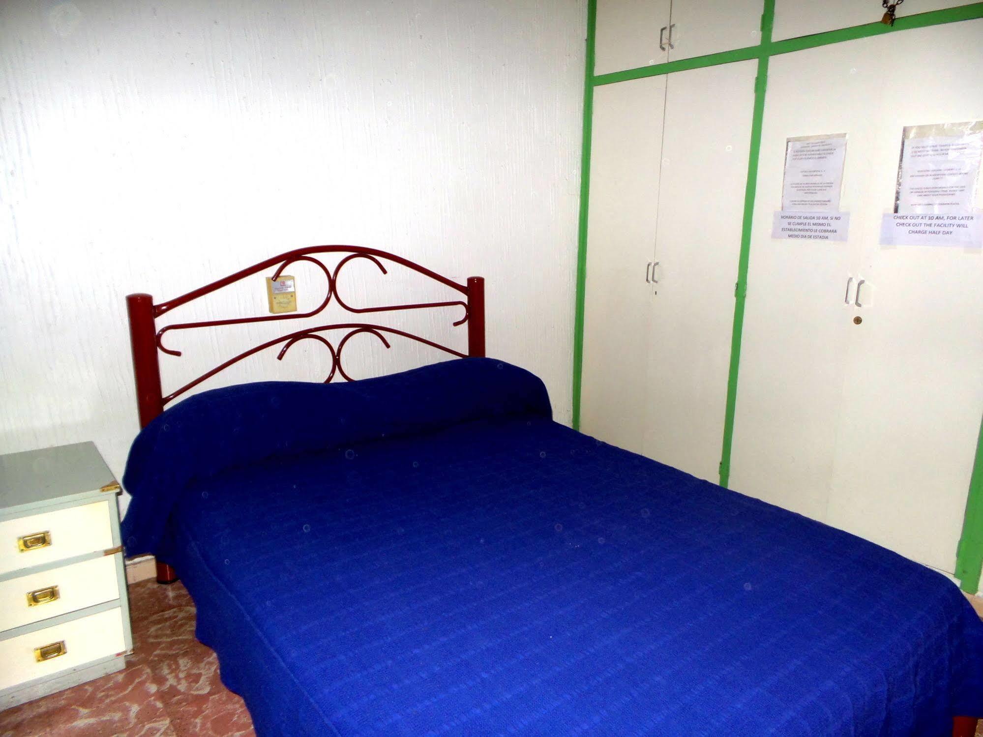 Hostel Otro Mundo Capdevila Bagian luar foto
