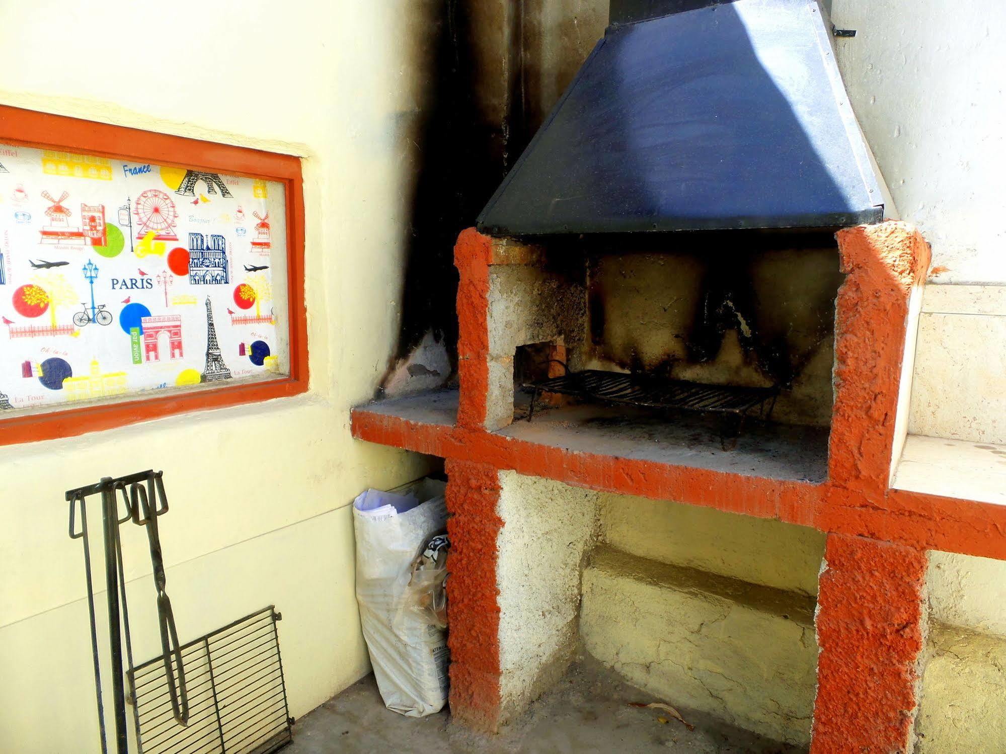 Hostel Otro Mundo Capdevila Bagian luar foto