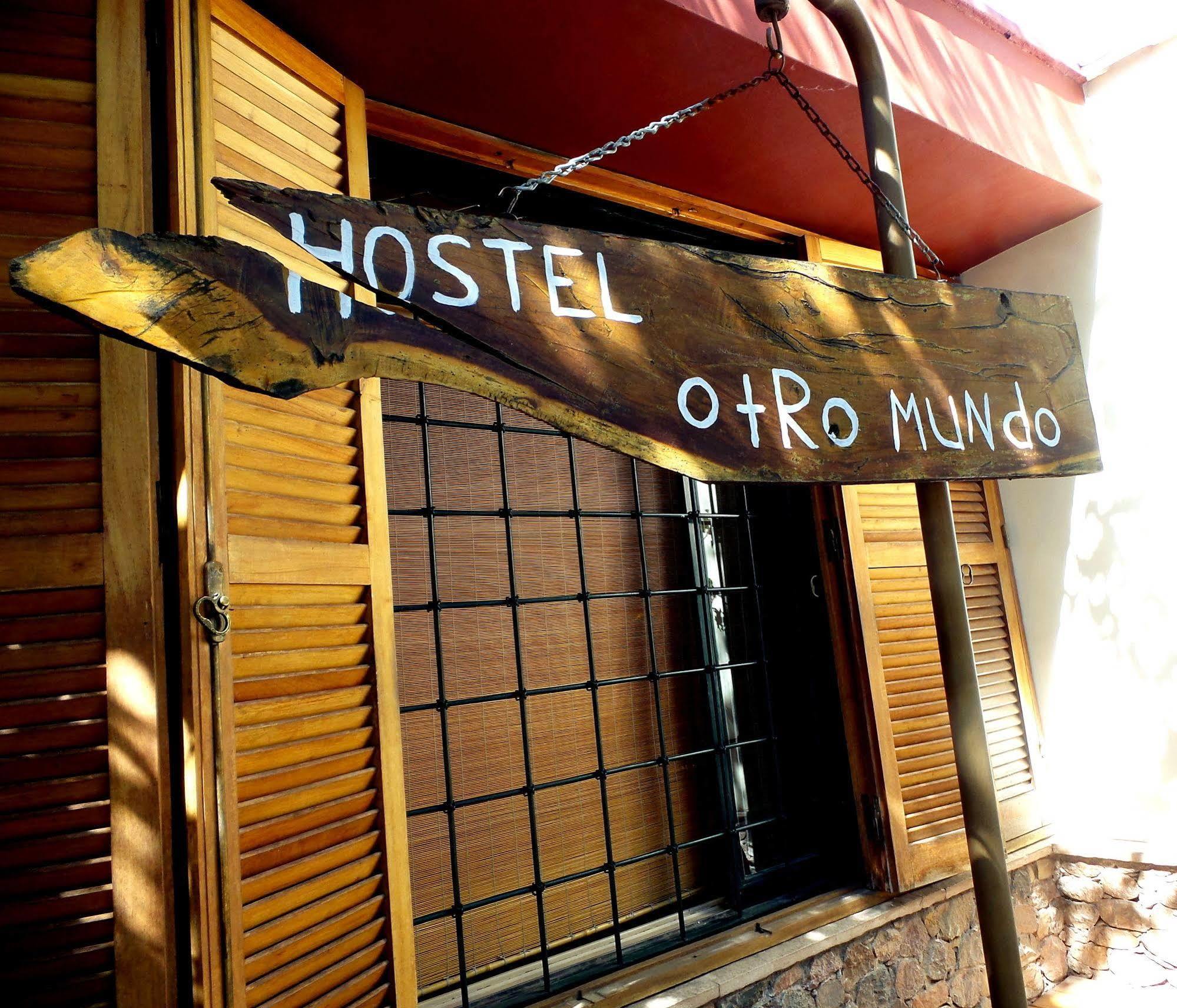 Hostel Otro Mundo Capdevila Bagian luar foto