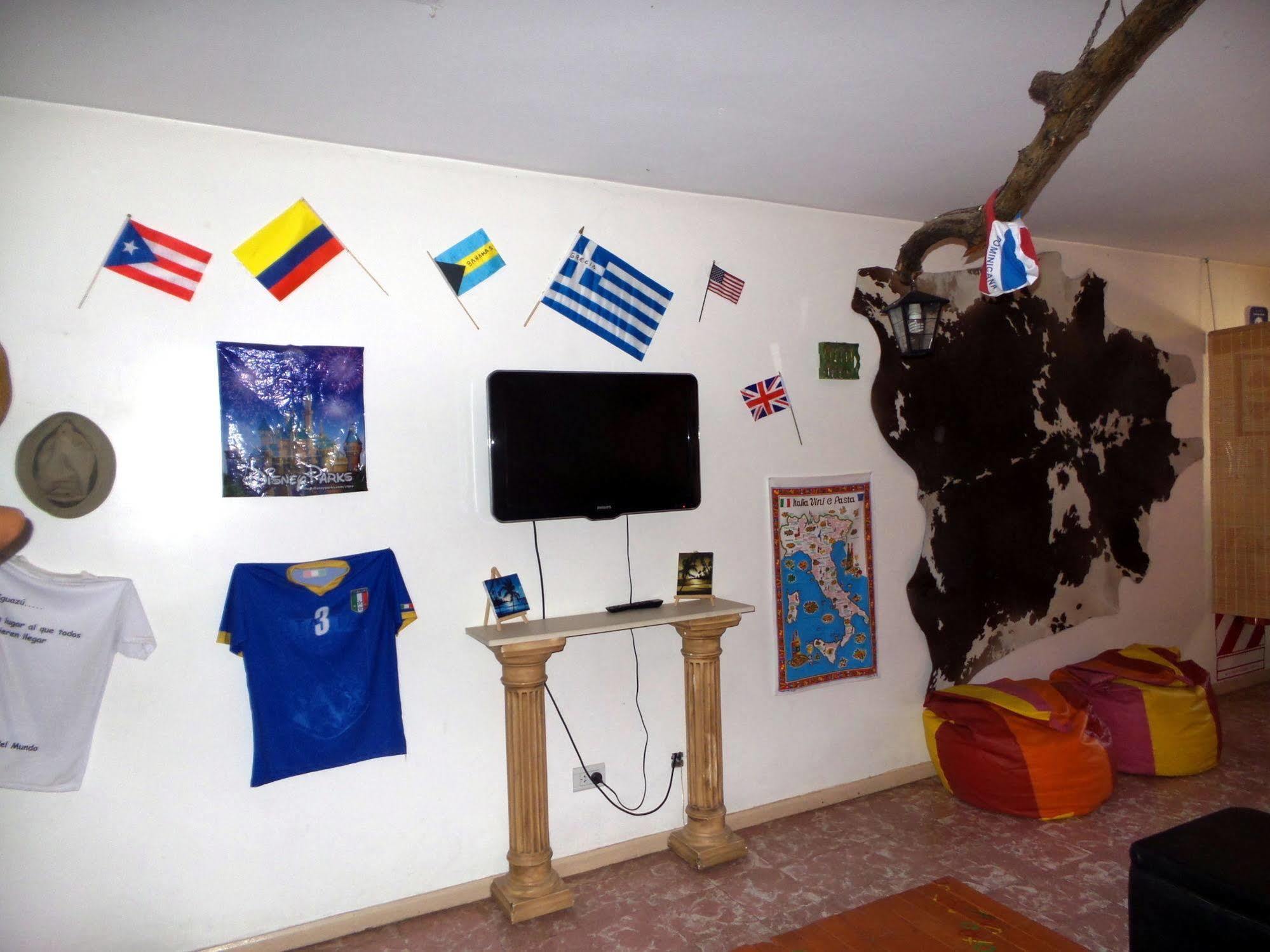Hostel Otro Mundo Capdevila Bagian luar foto