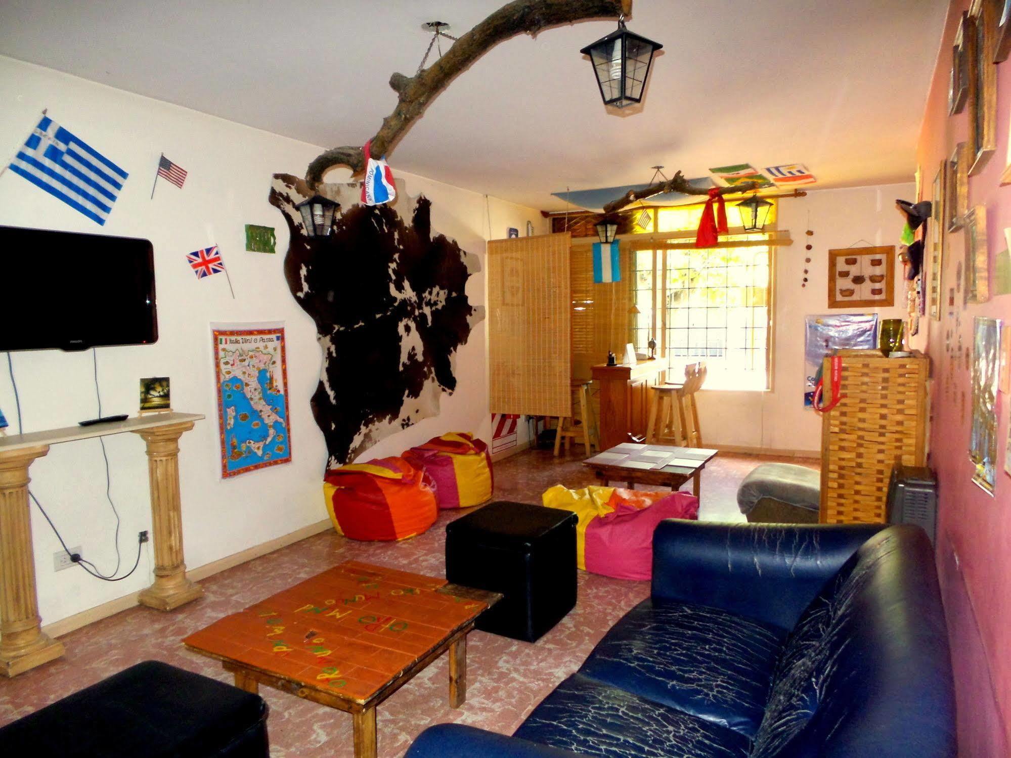 Hostel Otro Mundo Capdevila Bagian luar foto