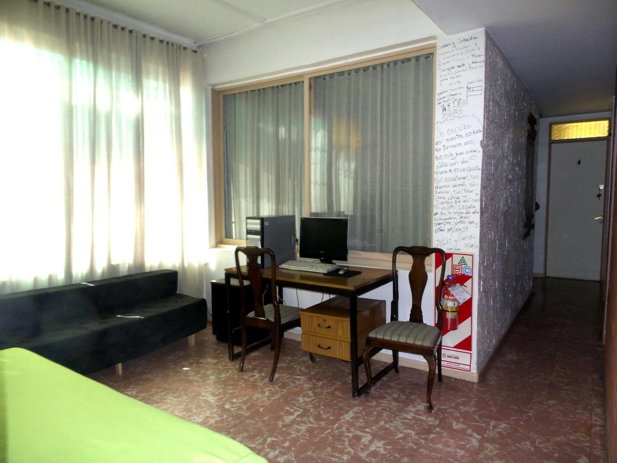 Hostel Otro Mundo Capdevila Bagian luar foto