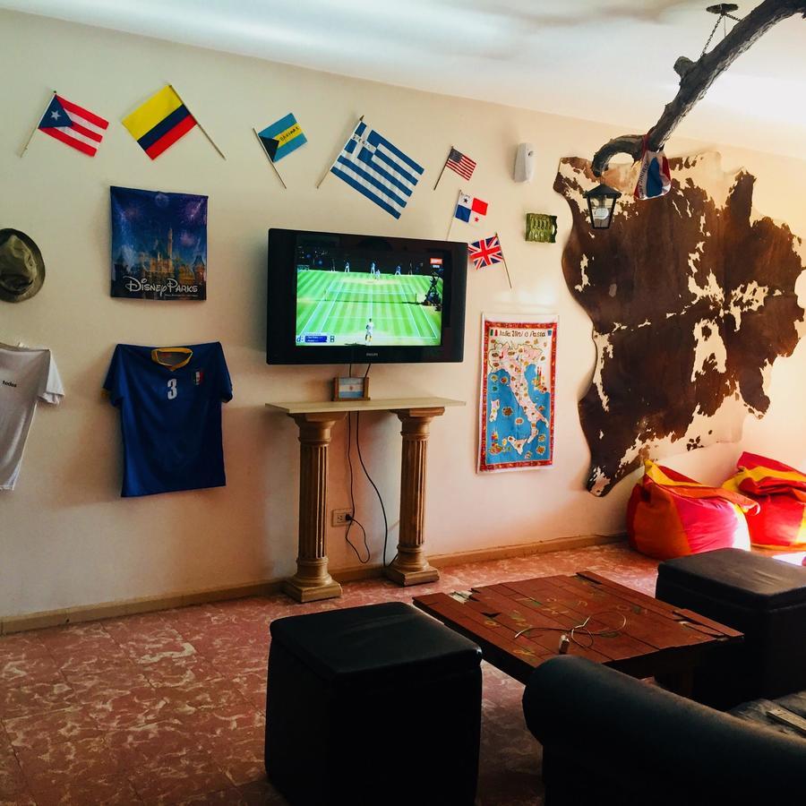 Hostel Otro Mundo Capdevila Bagian luar foto
